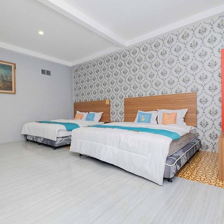 Sans Wm Hotel Blitar ภายนอก รูปภาพ