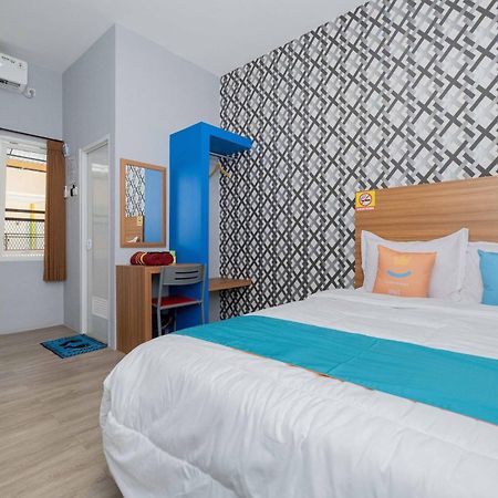 Sans Wm Hotel Blitar ภายนอก รูปภาพ