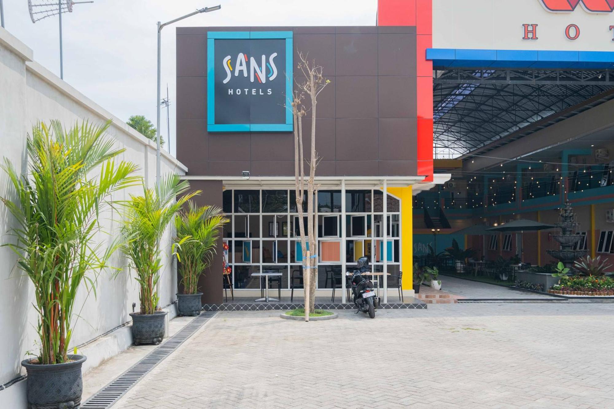 Sans Wm Hotel Blitar ภายนอก รูปภาพ