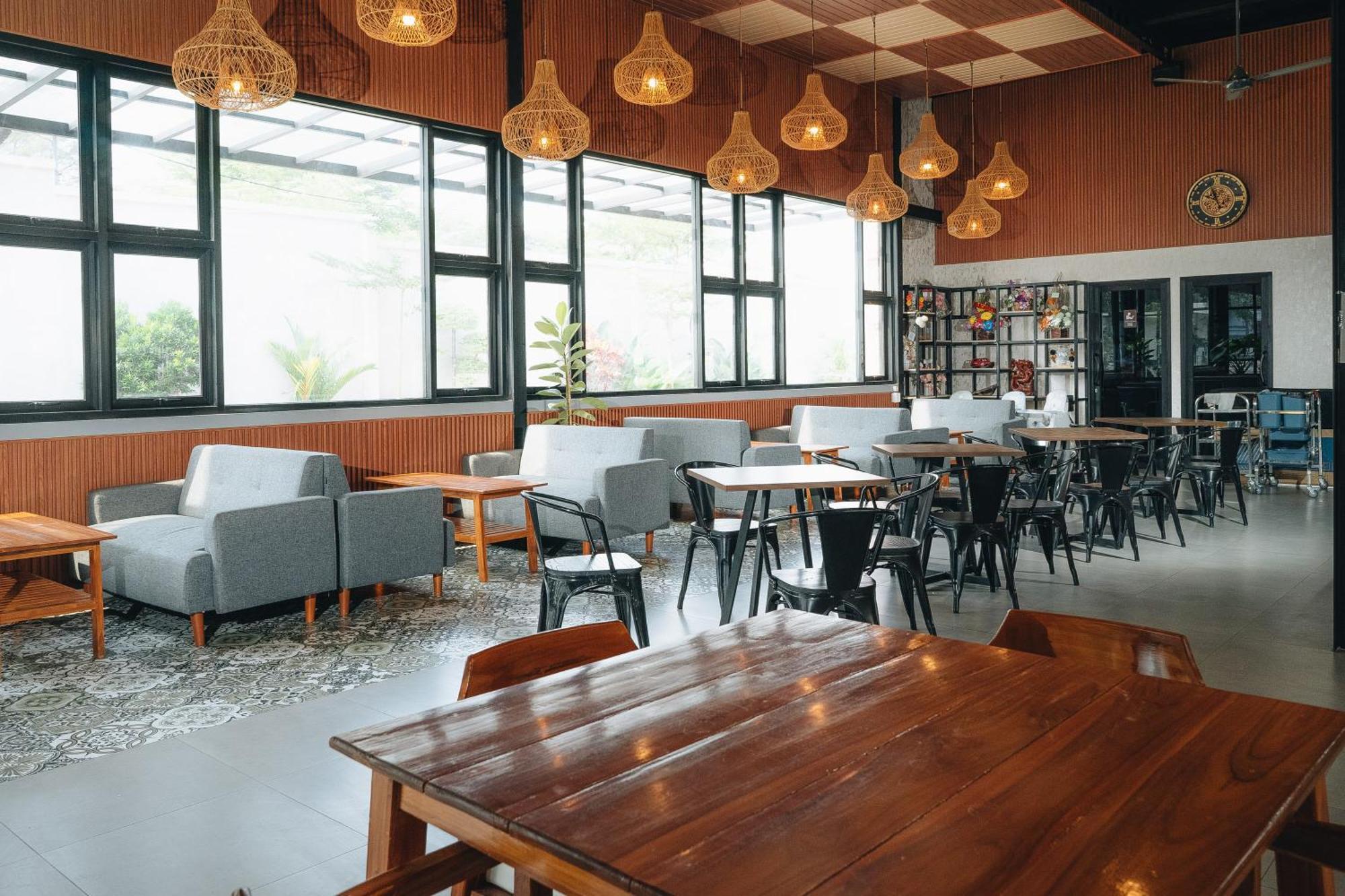Sans Wm Hotel Blitar ภายนอก รูปภาพ